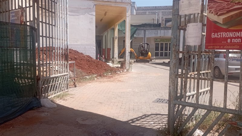 Lavori di scavo preventivo nell’ex mercato coperto Lavori di scavo preventivo nell’ex mercato coperto