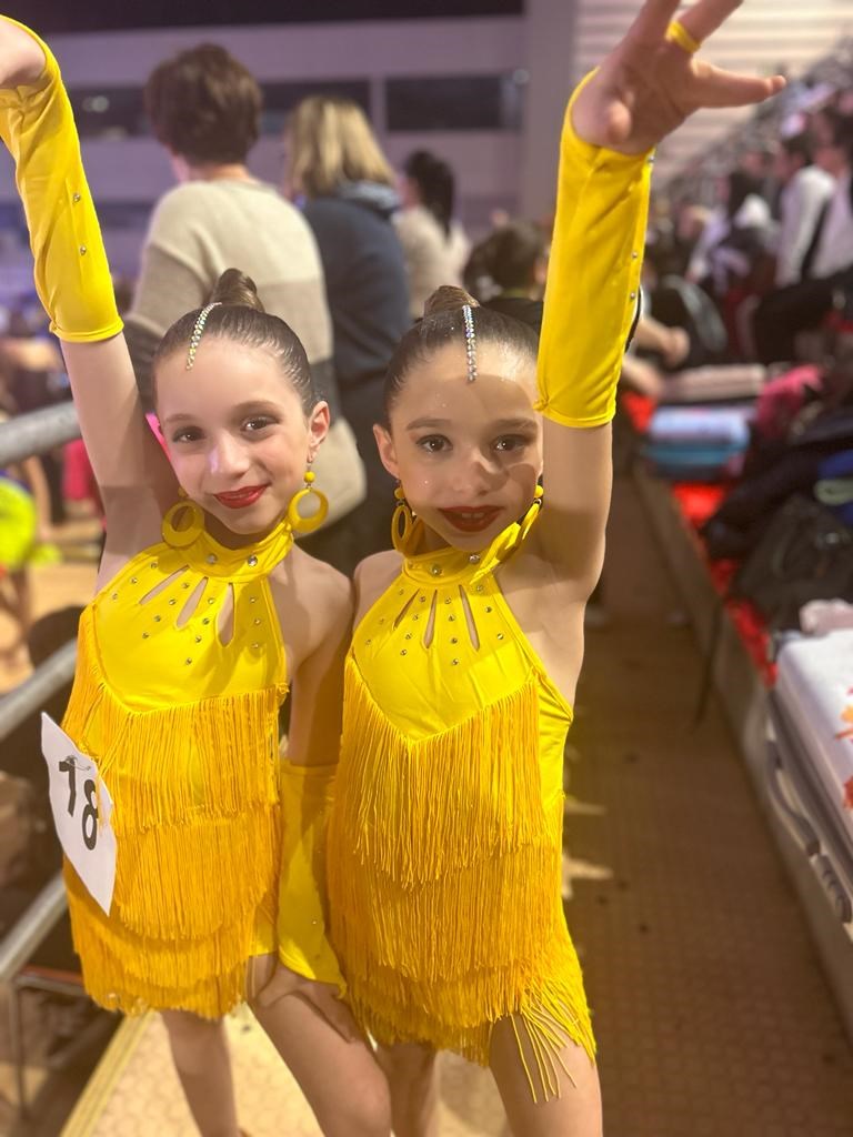 Medaglie d'oro per le giovani ballerine della Amici Dance School