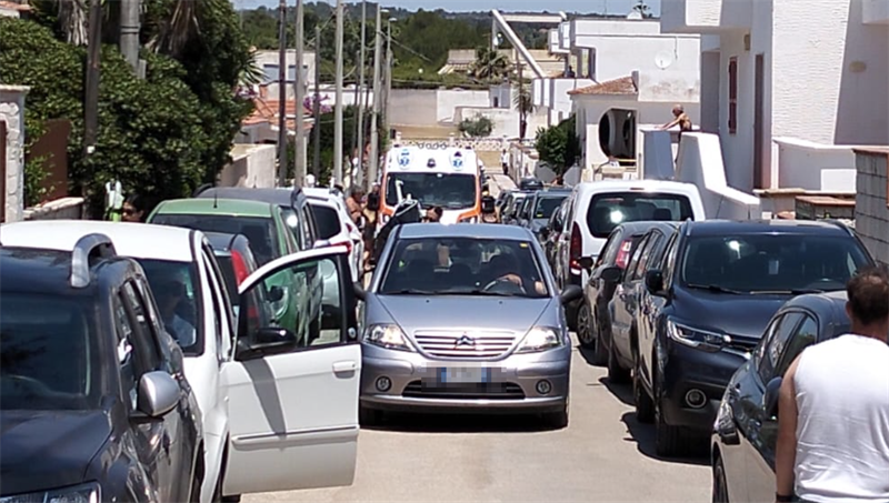 Sosta selvaggia blocca l’ambulanza in via dei Pini a San Pietro in Bevagna