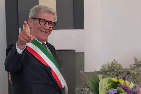 La critica: “sindaco spendaccione e inconcludente” 