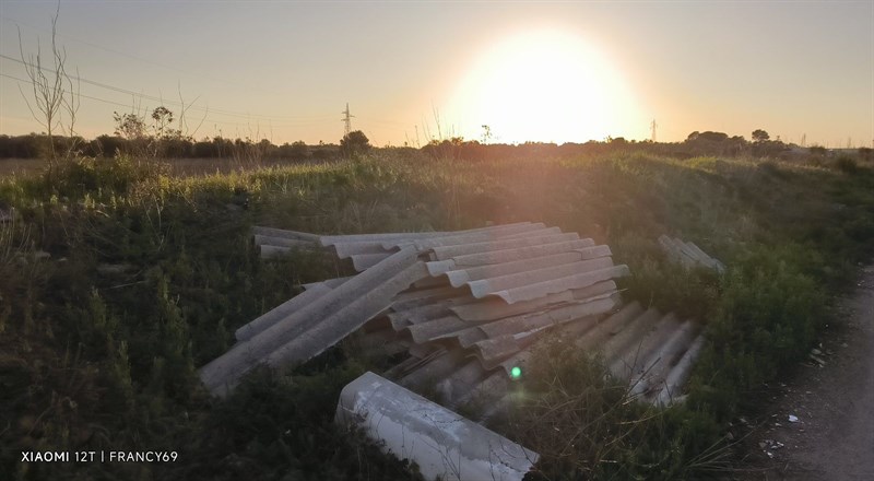 Cimitero di eternit nelle campagne di Manduria, gennaio 2025
