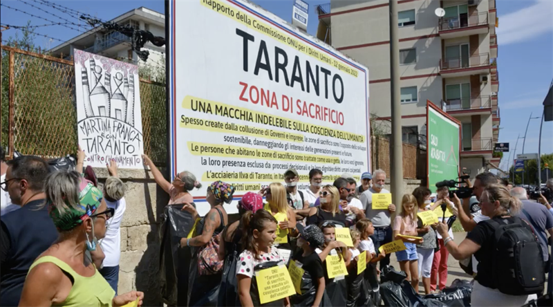 "Taranto zona di sacrificio", il flash mob dei genitori tarantini IL VIDEO