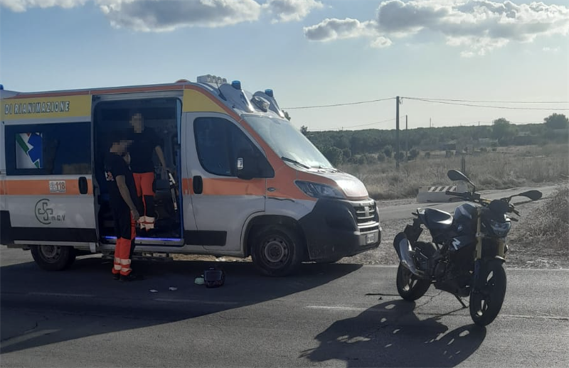 Scontro ambulanza-scooter al solito incrocio del "canale" sulla Manduria-San Pietro in Bevagna