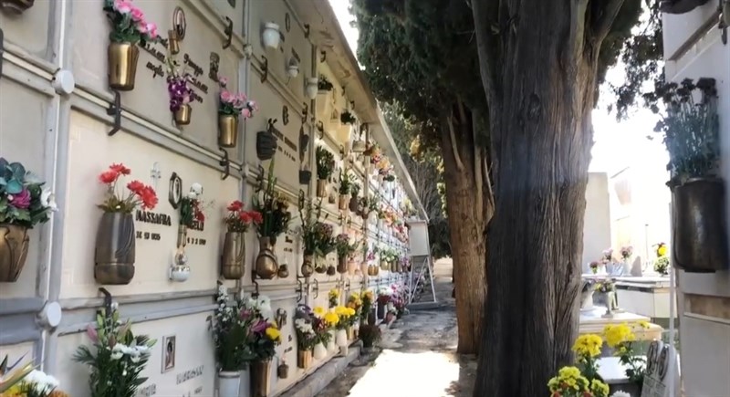 Ognissanti e le piaghe del cimitero di Manduria VIDEO