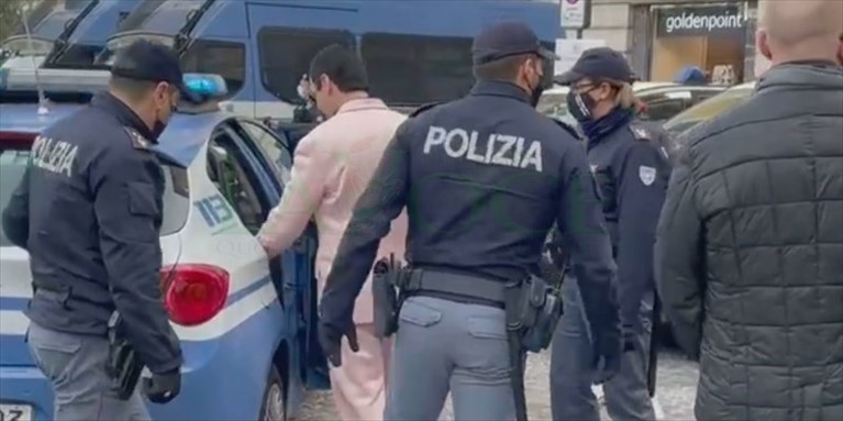 Piero Venery portato dalla polizia Piero Venery portato dalla polizia