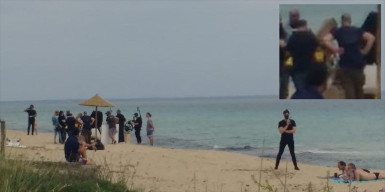 Baby k paparazzata sulla spiaggia di Manduria Baby k paparazzata sulla spiaggia di Manduria