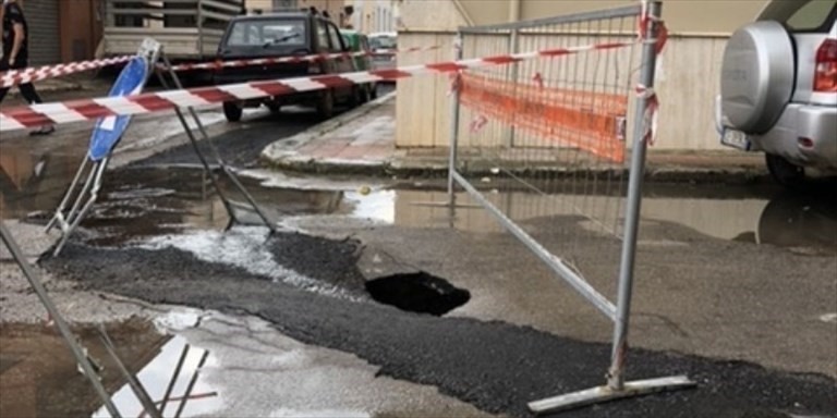 Il cedimento della strada Il cedimento della strada