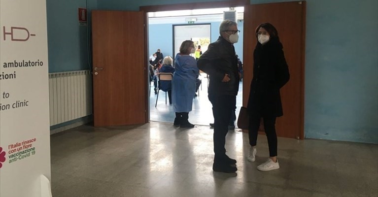 Il sindaco con l Il sindaco con l