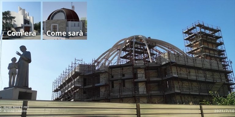 la cupola della chiesa in costruzione