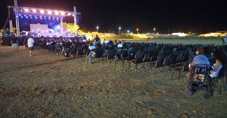 La desolante platea del concerto degli Avion Travel a Manduria