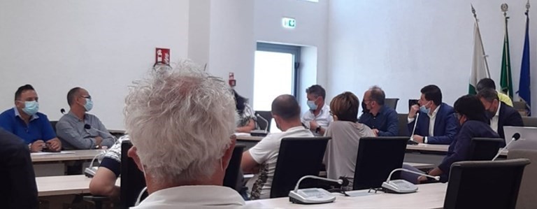 La riunione di commissione La riunione di commissione