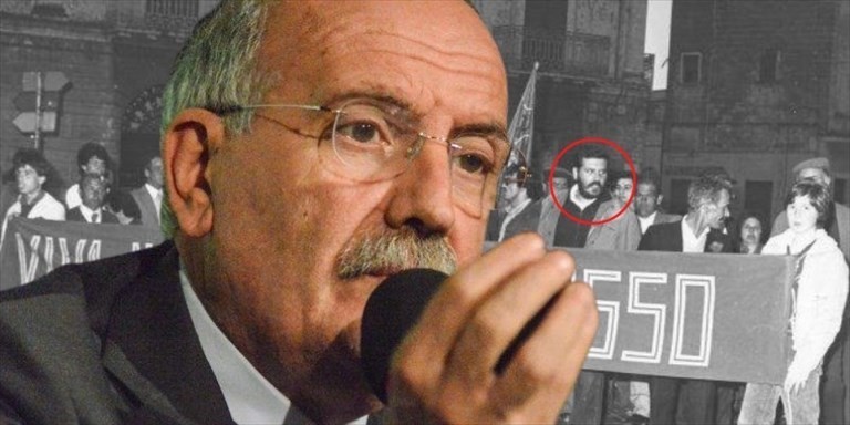Ludovico Vico, sullo sfondo dietro lo striscione di un corteo del Primo Maggio negli anni Settanta a Manduria Ludovico Vico, sullo sfondo dietro lo striscione di un corteo del Primo Maggio negli anni Settanta a Manduria