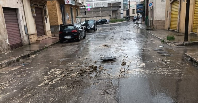 Il tombino saltato
