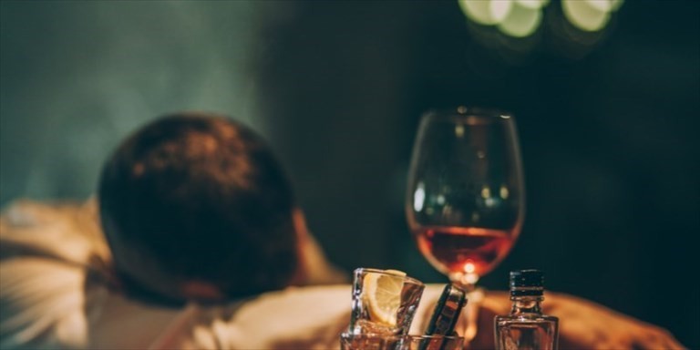Droga e alcol tra minori Droga e alcol tra minori