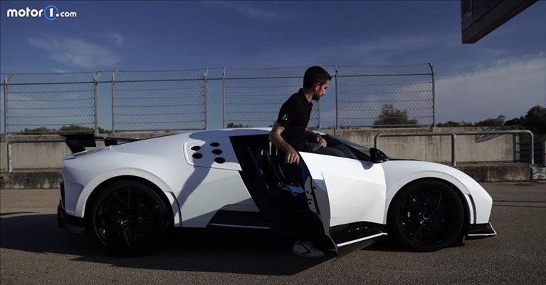 La Bugatti nel giro di prova fatto da Alessandro Lago, giornalista di Motor1.com La Bugatti nel giro di prova fatto da Alessandro Lago, giornalista di Motor1.com