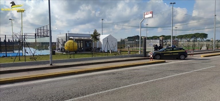Il centro sportivo sequestrato Il centro sportivo sequestrato