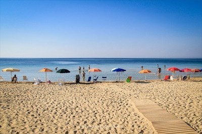 Se oltre al bel mare avessimo anche la bella gente Se oltre al bel mare avessimo anche la bella gente