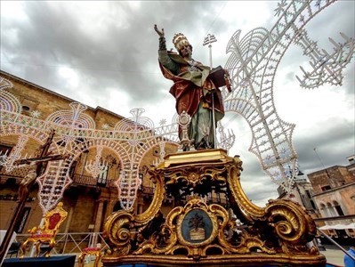 Manduria, statua di San Gregorio Magno in piazza, settembre 2020 -  Scatto di Armando Maggi