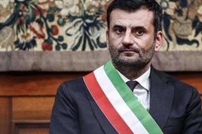 LA VOCE a Antonio Decaro (Sui vaccini ai sindaci) LA VOCE a Antonio Decaro (Sui vaccini ai sindaci)