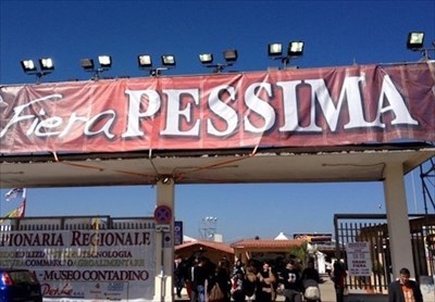 Una pessima fiera come è pessima l Una pessima fiera come è pessima l