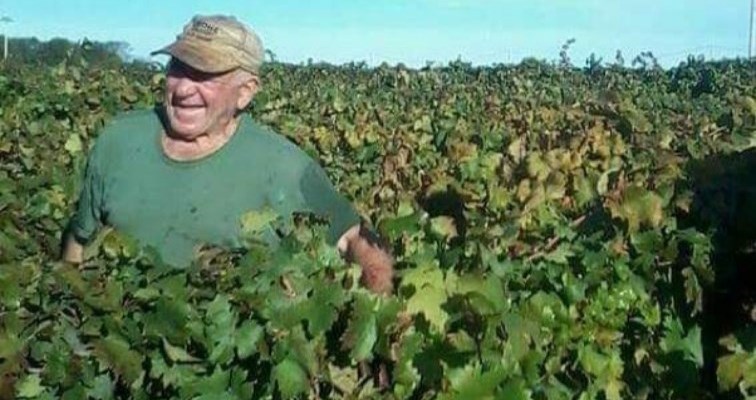 Addio nonno Francesco, cantore della terra e della semina Addio nonno Francesco, cantore della terra e della semina