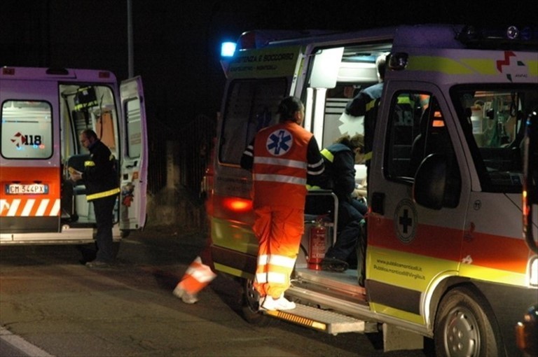 Tamponamento nella notte sulla Manduria-Sava con tre feriti