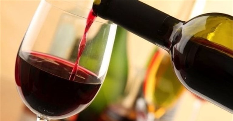 Maxi sequestro di falso vino Primitivo: in provincia di Lecce scoperti 1.500 quintali non conformi