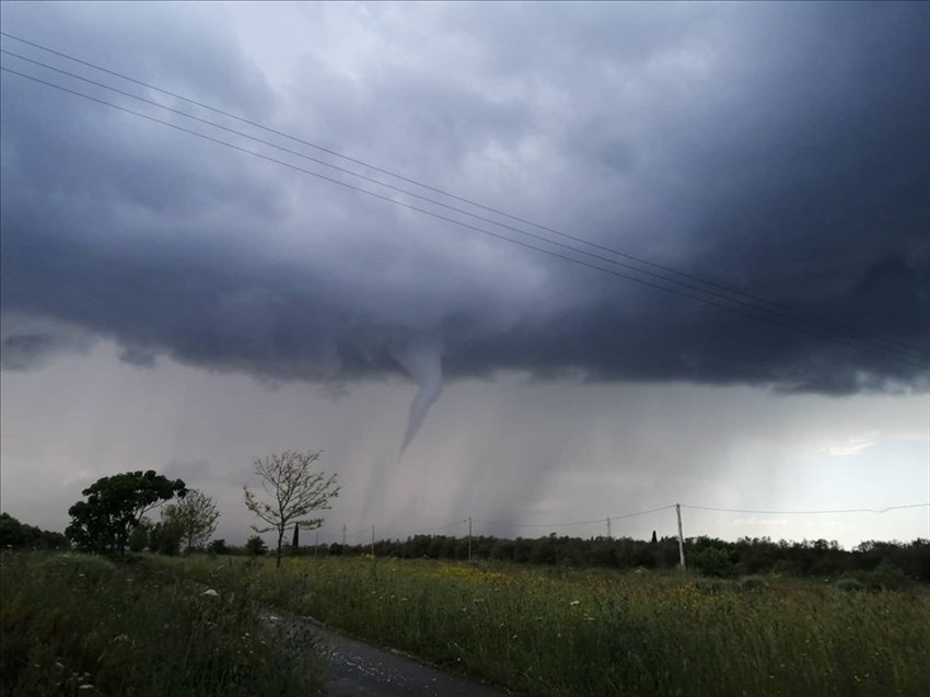 Nube a imbuto a Manduria