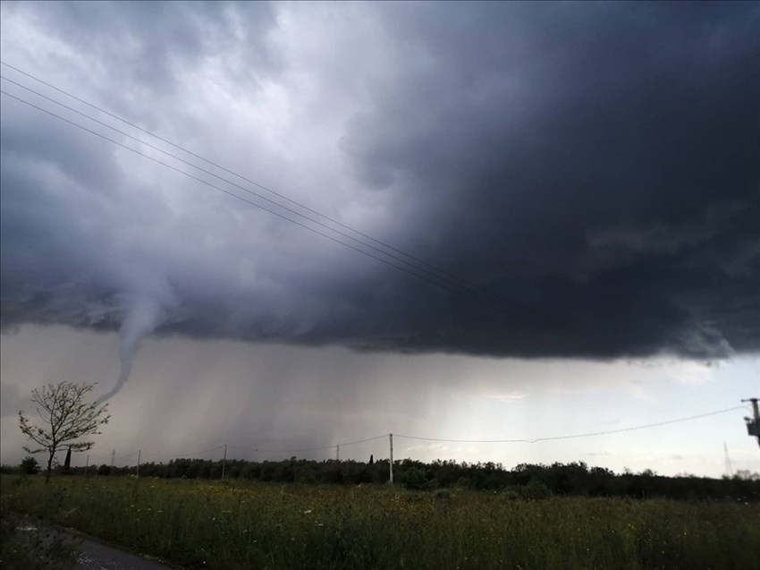 Nube a imbuto a Manduria