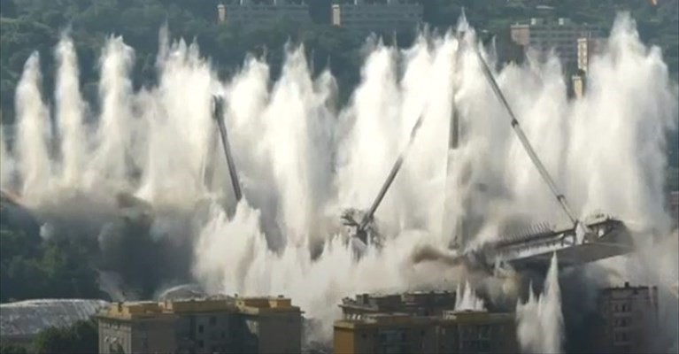 L'esplosione controllata del ponte Morandi | IL VIDEO