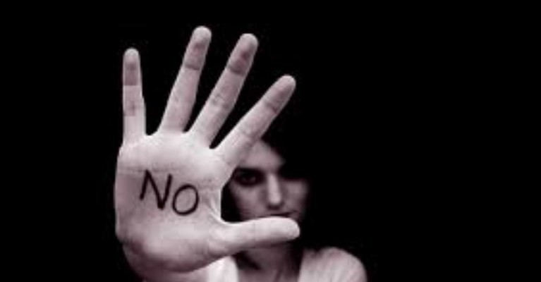"Tutti in piazza per il coraggio di dire No e denunciare"