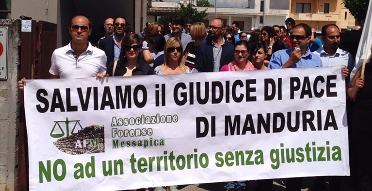 Giudice di pace, gli avvocati in lotta