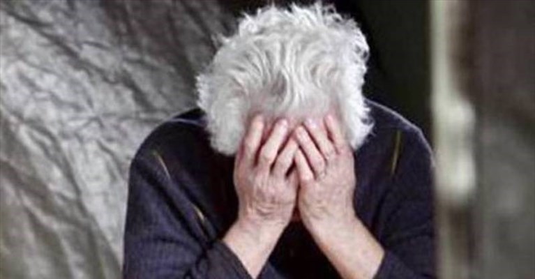 Anziana violenza Anziana violenza