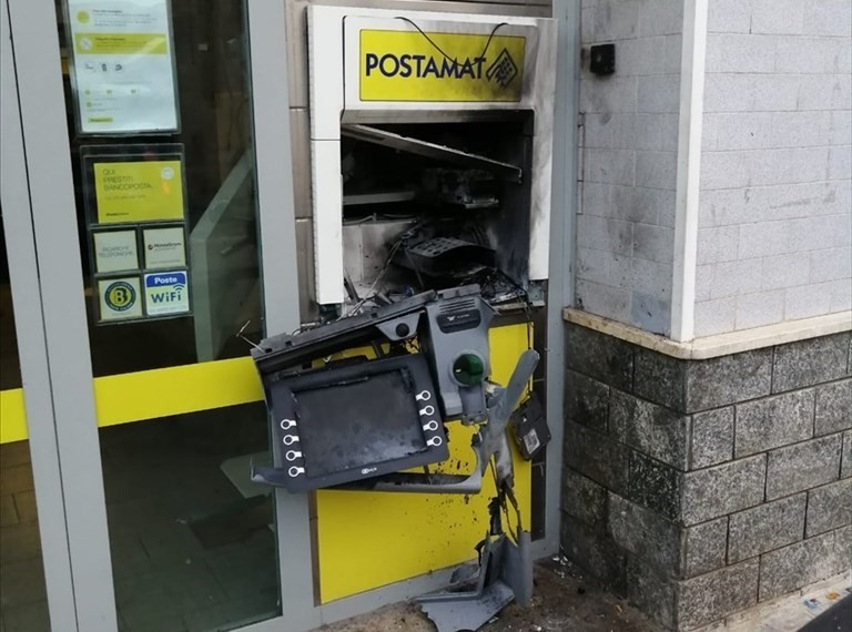 Postamat scassinato