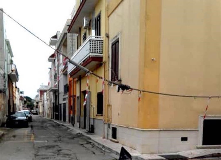 Il cavo pericolante Il cavo pericolante
