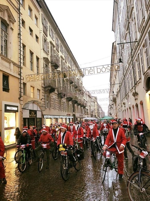 Raduno Babbi Natale a Torino