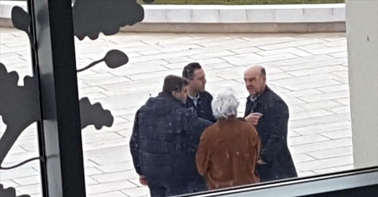 La foto del candidato con il comandante dei vigili