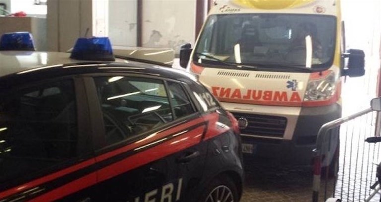 Carabinieri e ambulanza