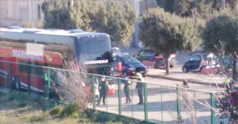 Vigili urbani al capolinea del piazzale Sant Vigili urbani al capolinea del piazzale Sant