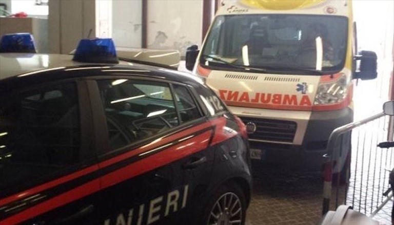 Carabinieri e ambulanza