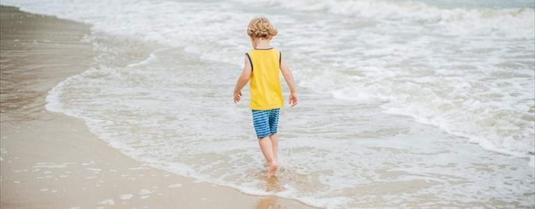 Bambino in spiaggia Bambino in spiaggia