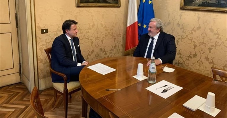 Il premier Conte con Michele Emiliano