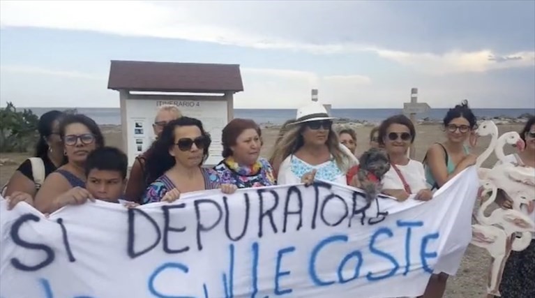 Romina Power a Torre Colimena per difendere il mare dallo scarico del depuratore