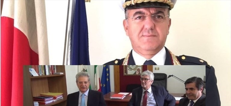 Dinoi e i tre commissari Dinoi e i tre commissari
