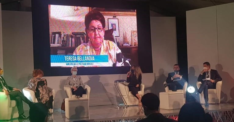 Il convegno di ieri con la ministra Bellanova Il convegno di ieri con la ministra Bellanova