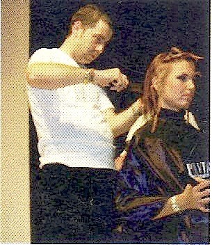 Leonardo, 25 anni di mani nei capelli