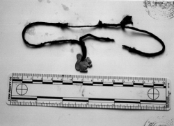 L'ultimo giallo su Sarah: le due collane trovate nel pozzo della morte