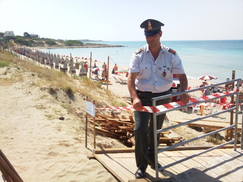 Marina di Lizzano, sequestrato lido abusivo di tremila metri