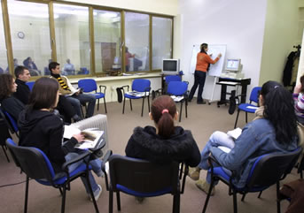 Scuola privata e pubblica, Il lavoro del docente e com�� pagato