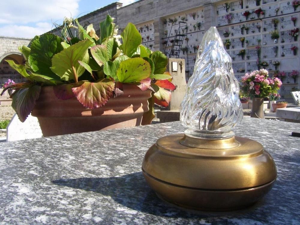 Il giallo delle lampade votive